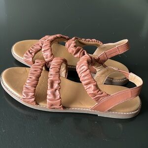 EUC Geox sandal with stretch straps originally from Nordstrom size 41 or 10